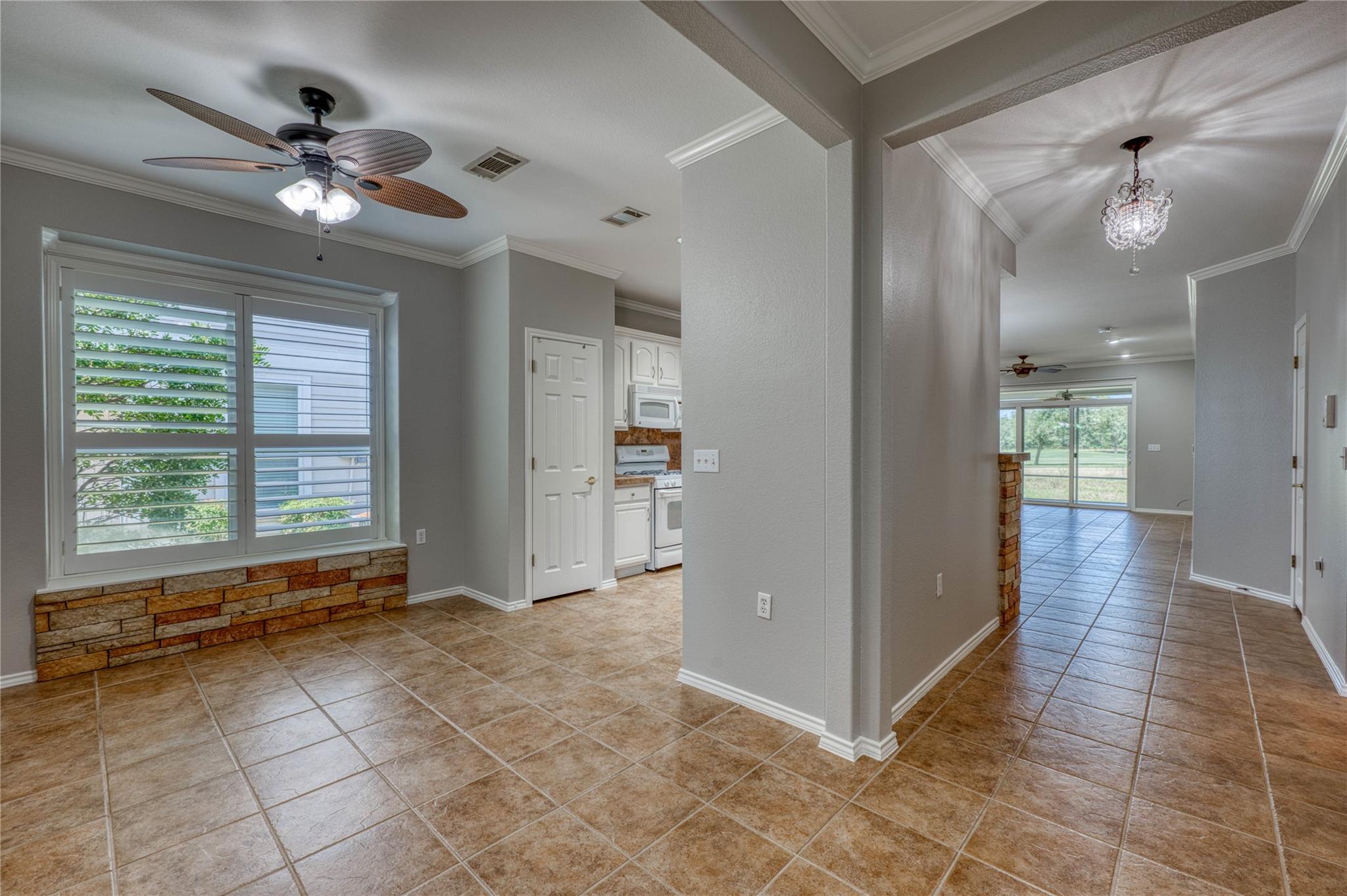 125 Dickens Cir Property Photo 2