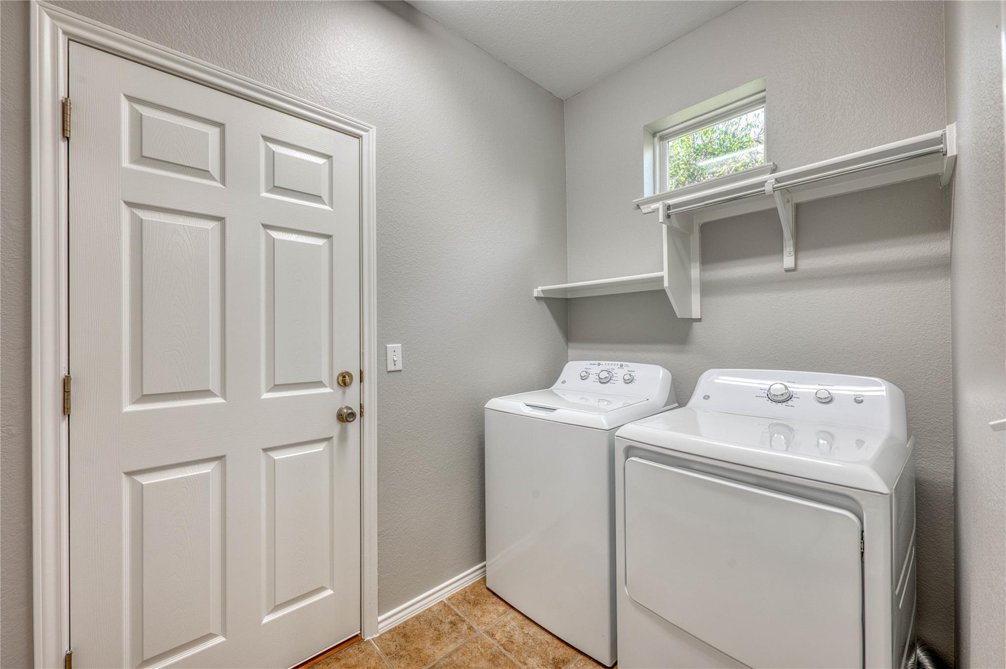 125 Dickens Cir Property Photo 4