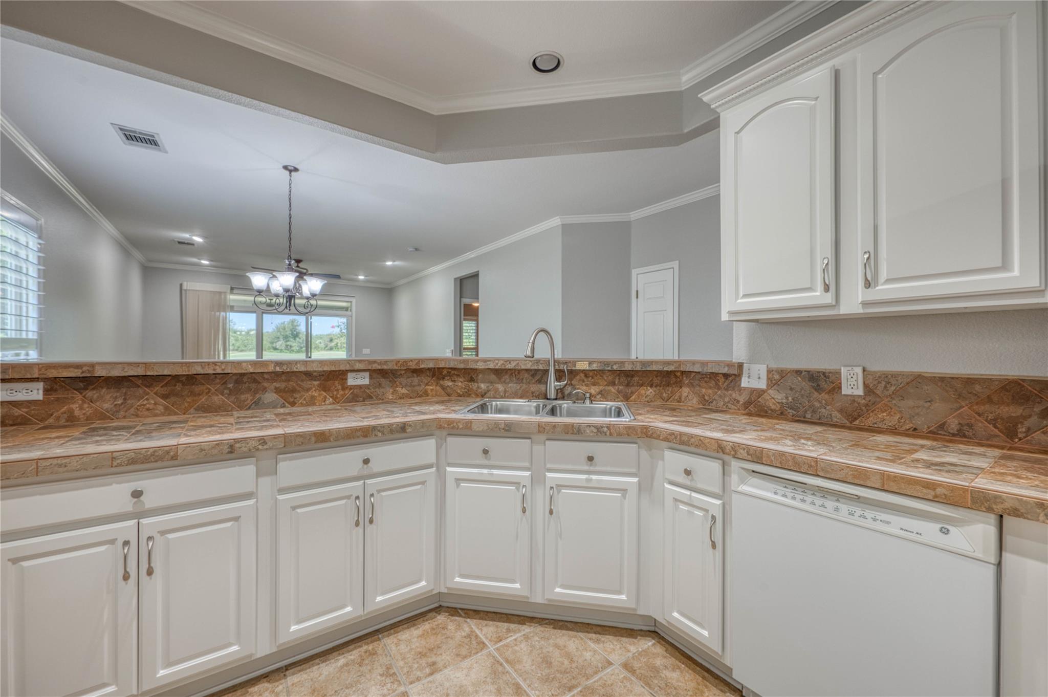 125 Dickens Cir Property Photo 7