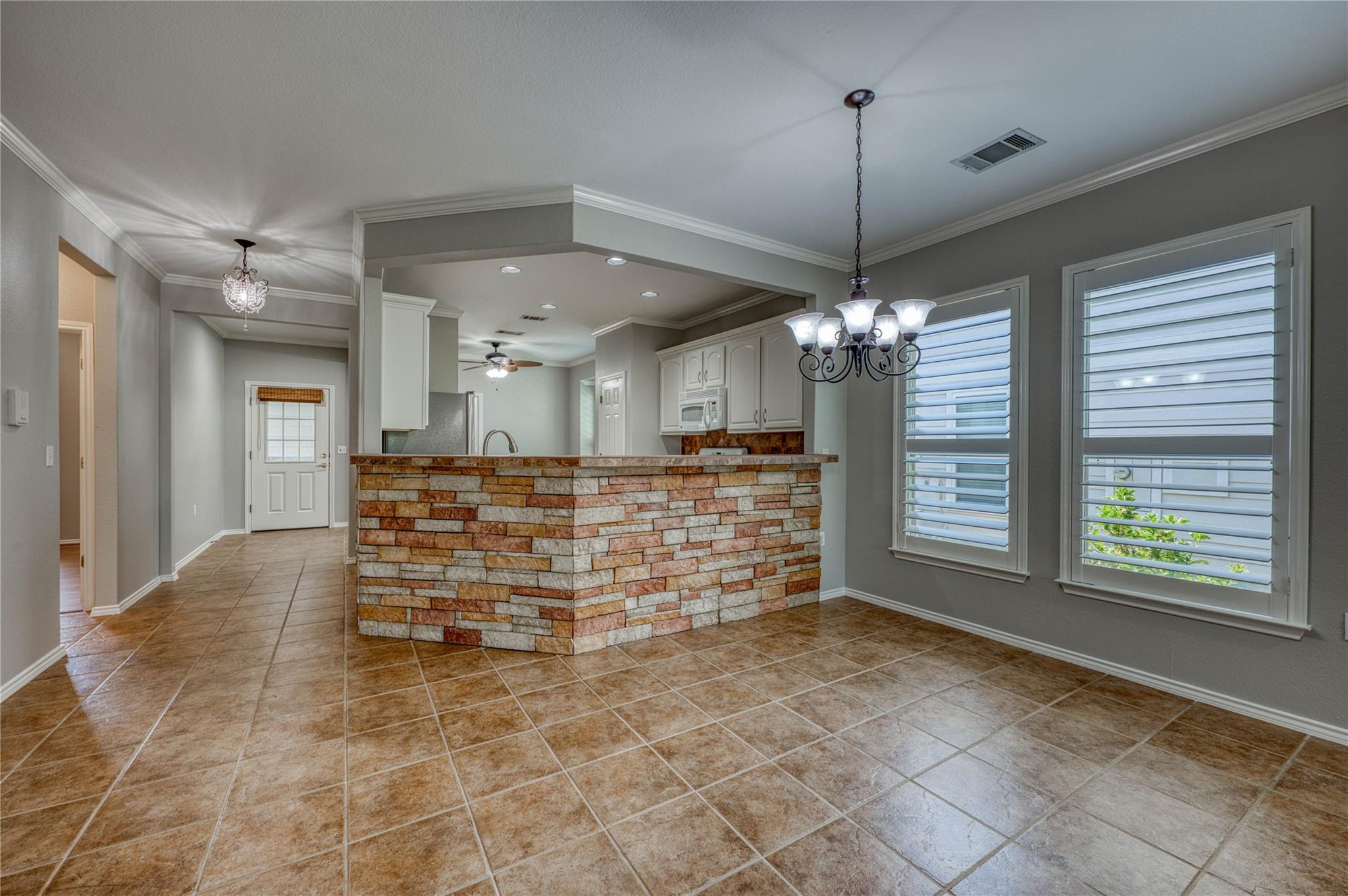 125 Dickens Cir Property Photo 8