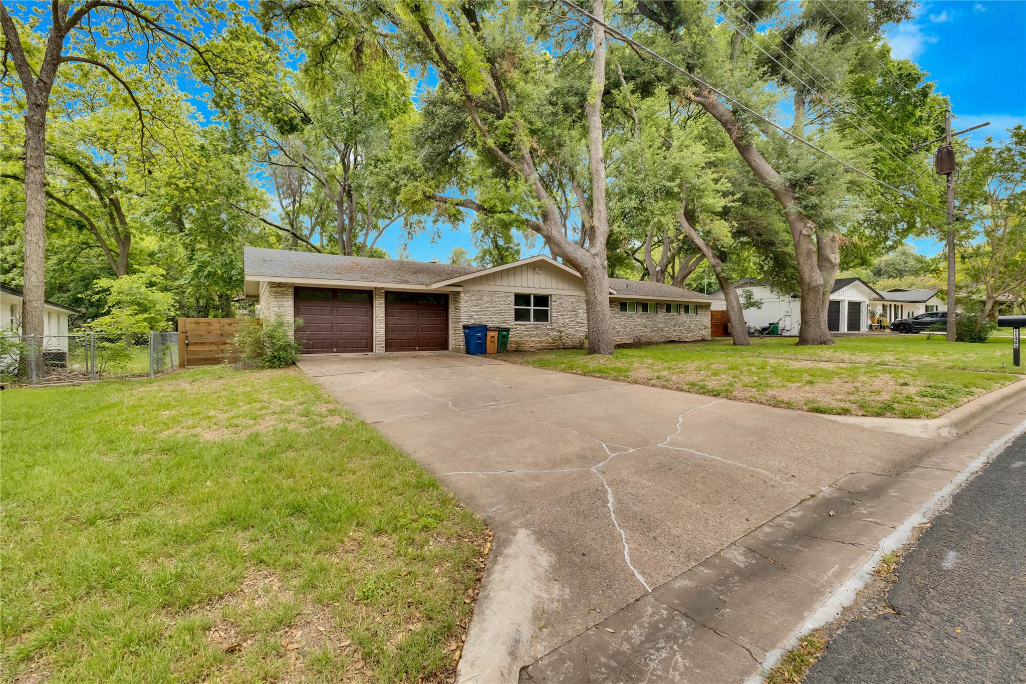 11405 Oakwood Dr Property Photo 1