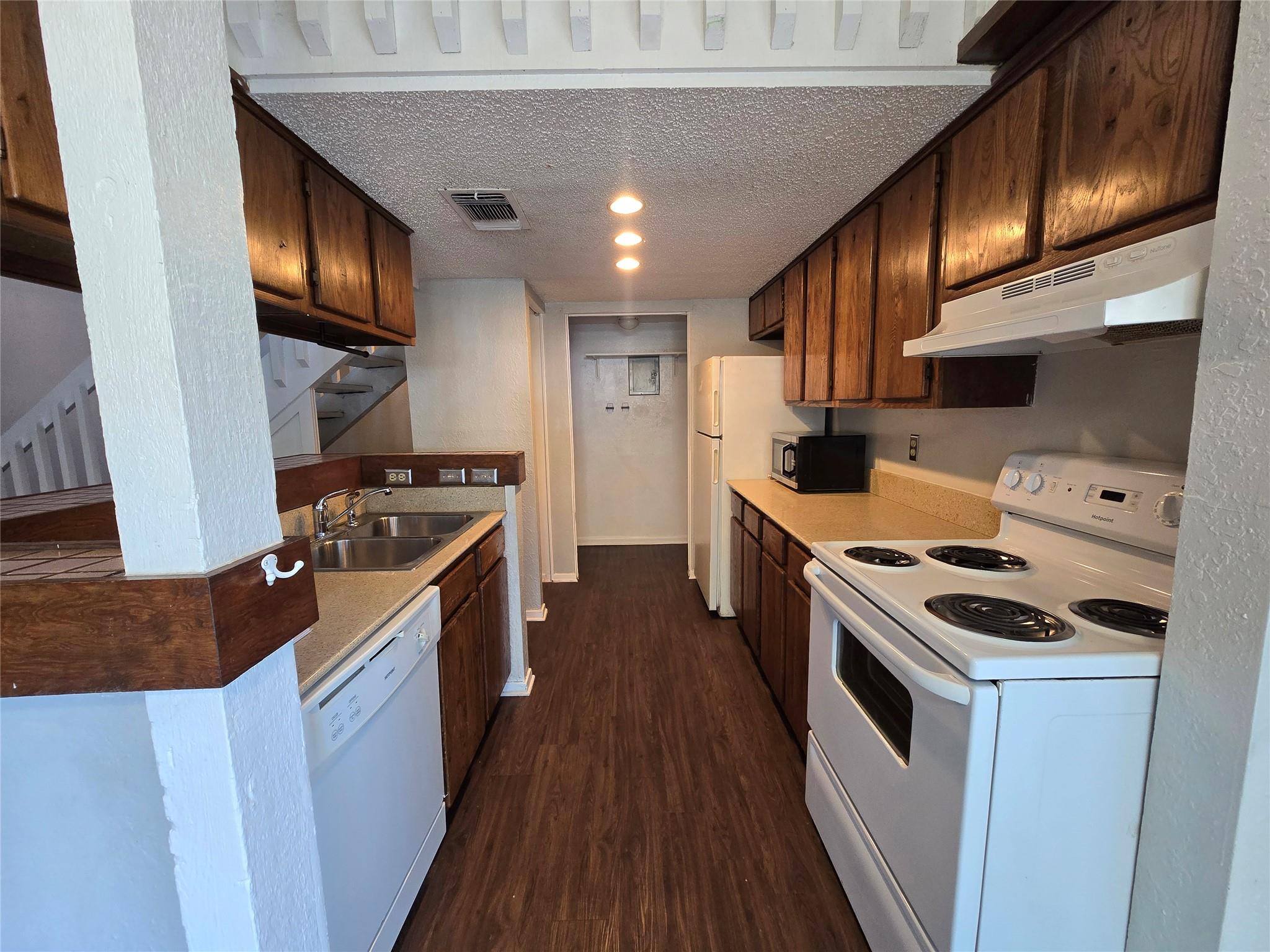 1713 Cinnamon Path #a Property Photo 5