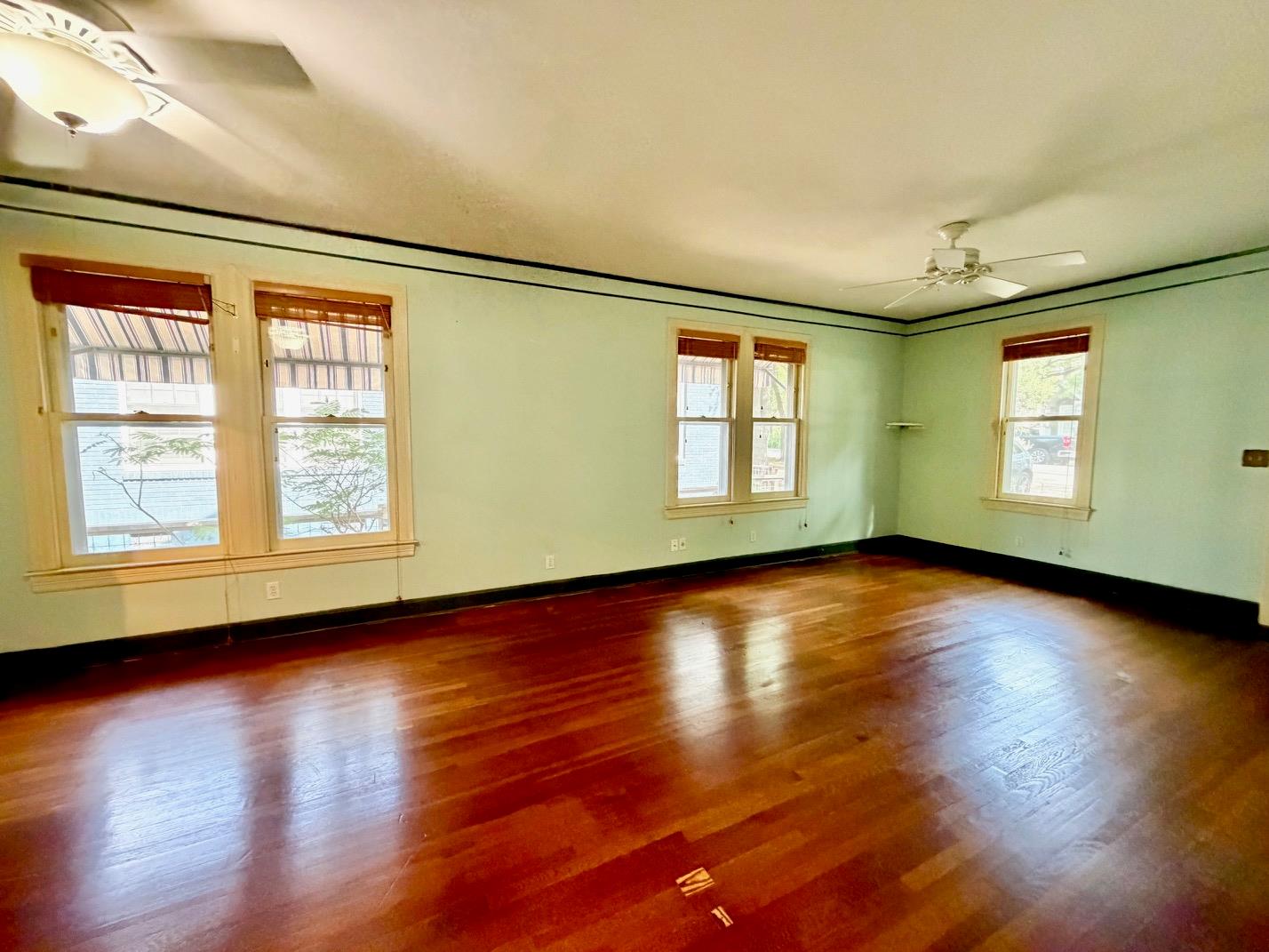 605 Texas Ave Property Photo 3