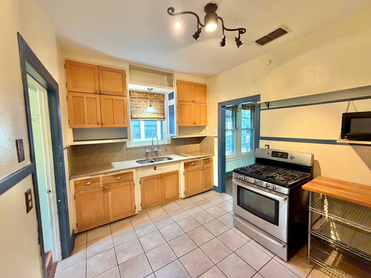 605 Texas Ave Property Photo 4
