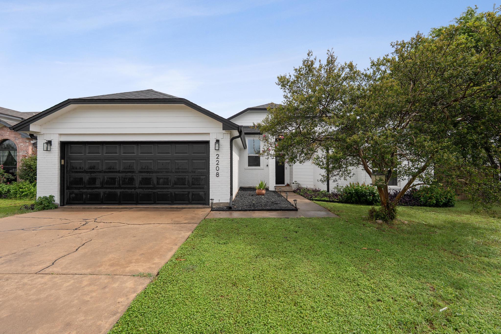 2208 Mimosa Trl Property Photo 1