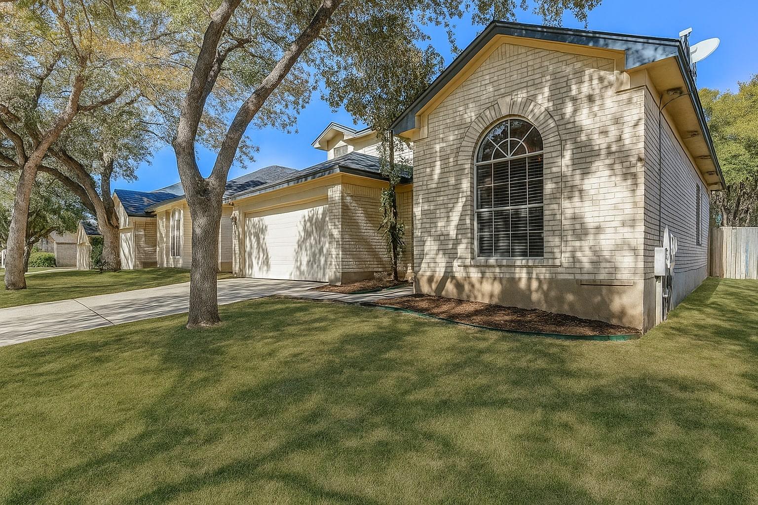 2016 Ravenscroft Dr Property Photo 2