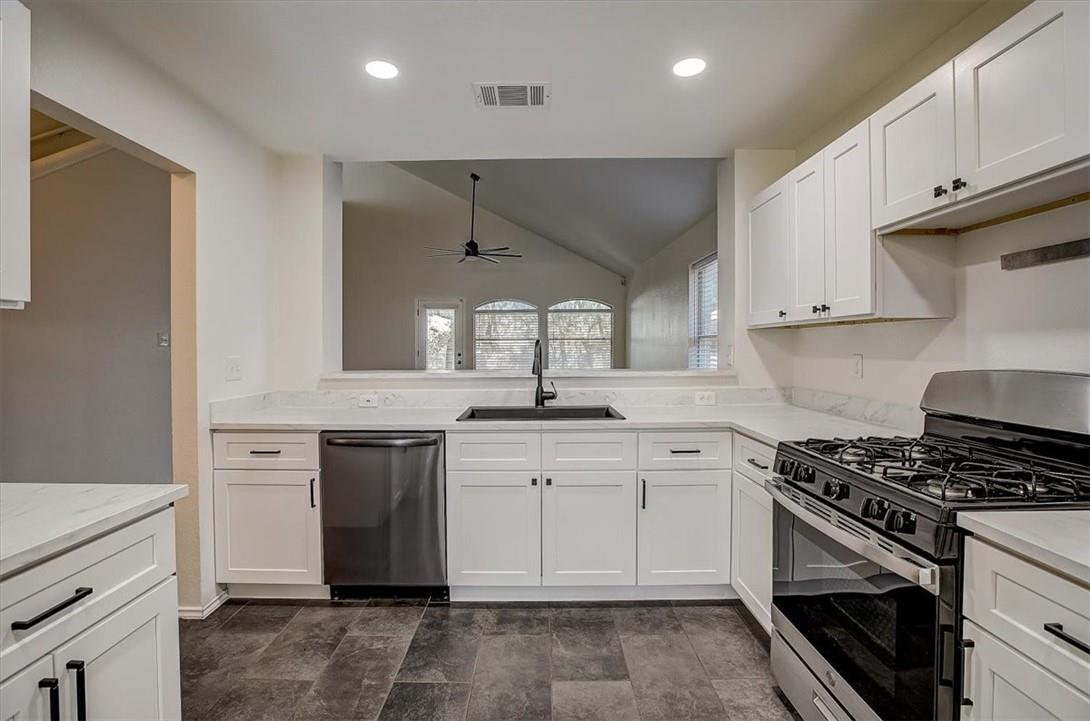 2016 Ravenscroft Dr Property Photo 15