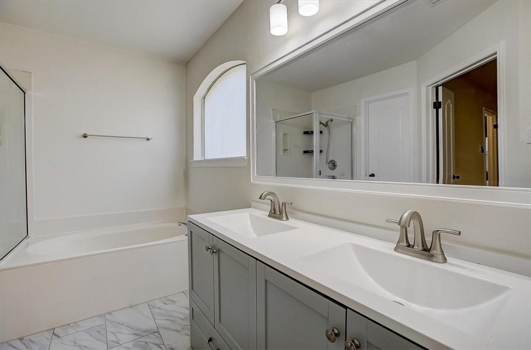 2016 Ravenscroft Dr Property Photo 19