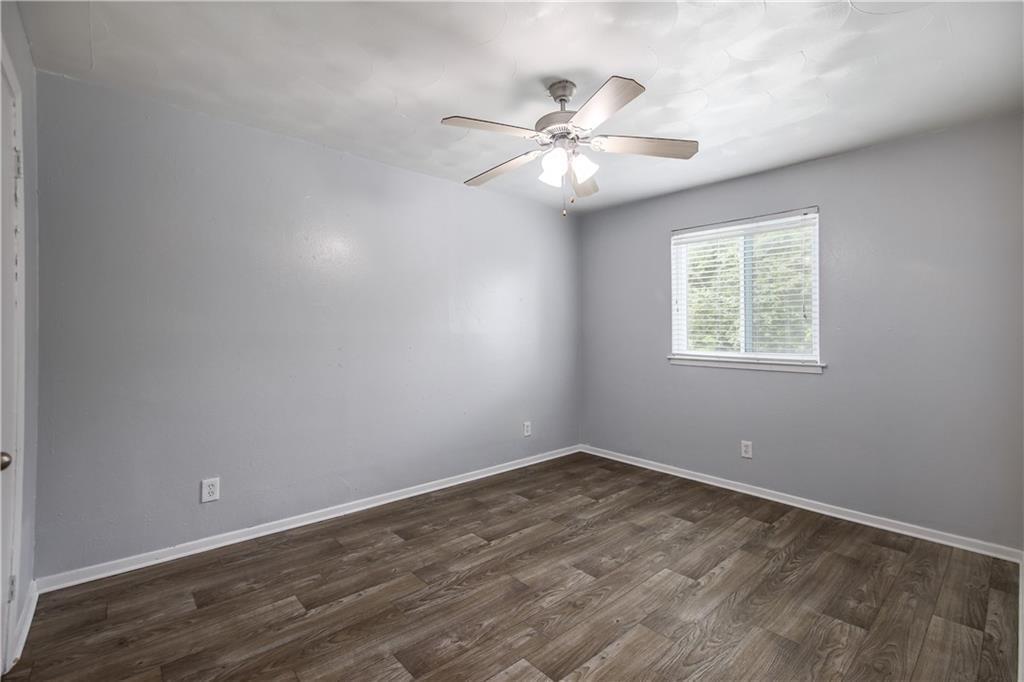 2401 Manor Rd #102 Property Photo 20