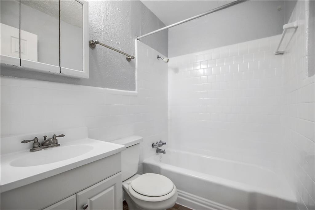 2401 Manor Rd #102 Property Photo 22