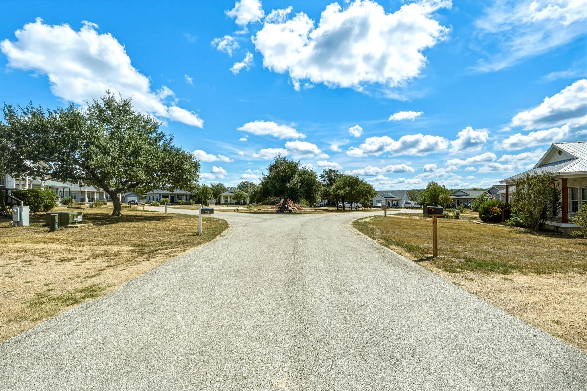 244 Heatherwood Dr #16 Property Photo 3