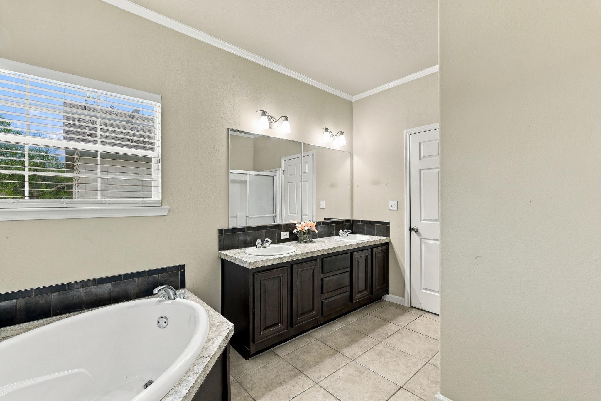 244 Heatherwood Dr #16 Property Photo 16