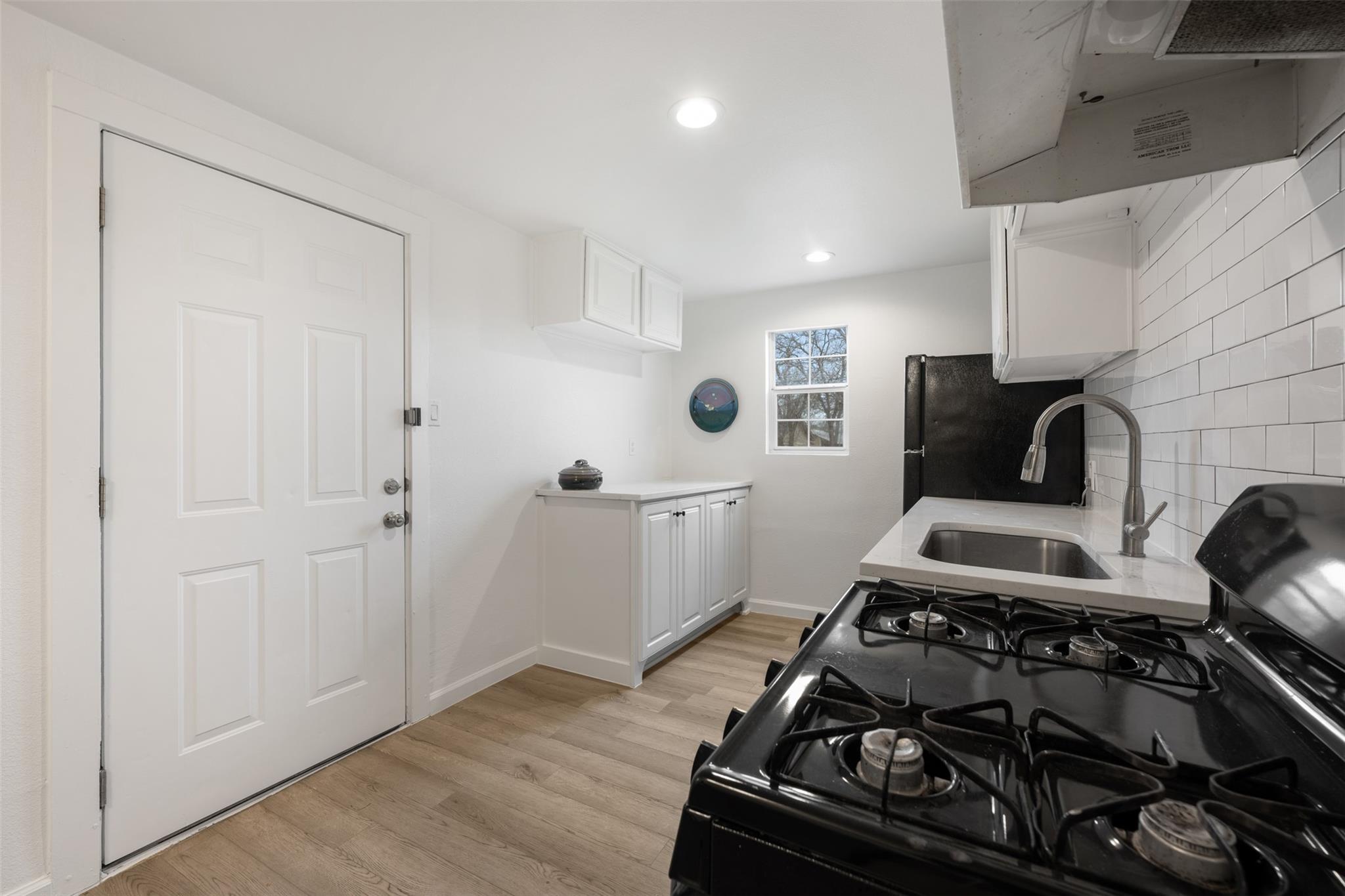 901 Valdez St #1-3 Property Photo 12
