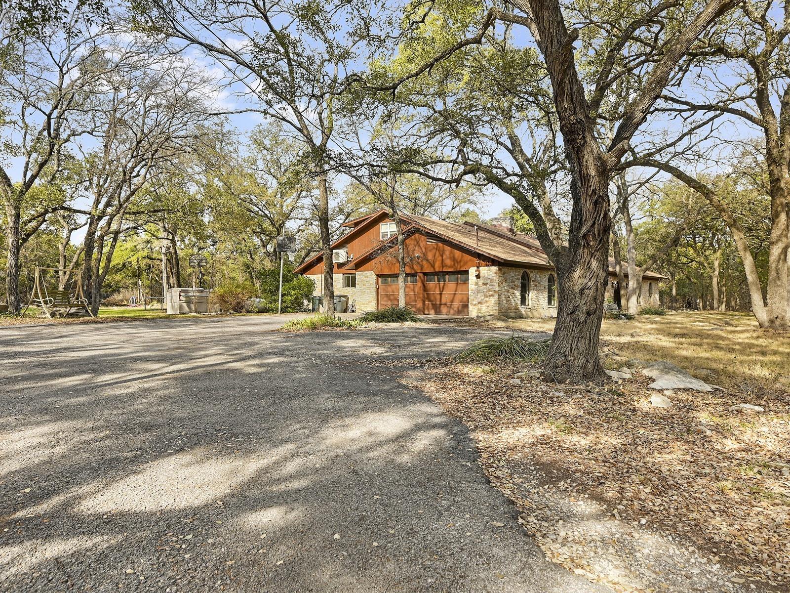725 Shady Hollow Dr Property Photo 4