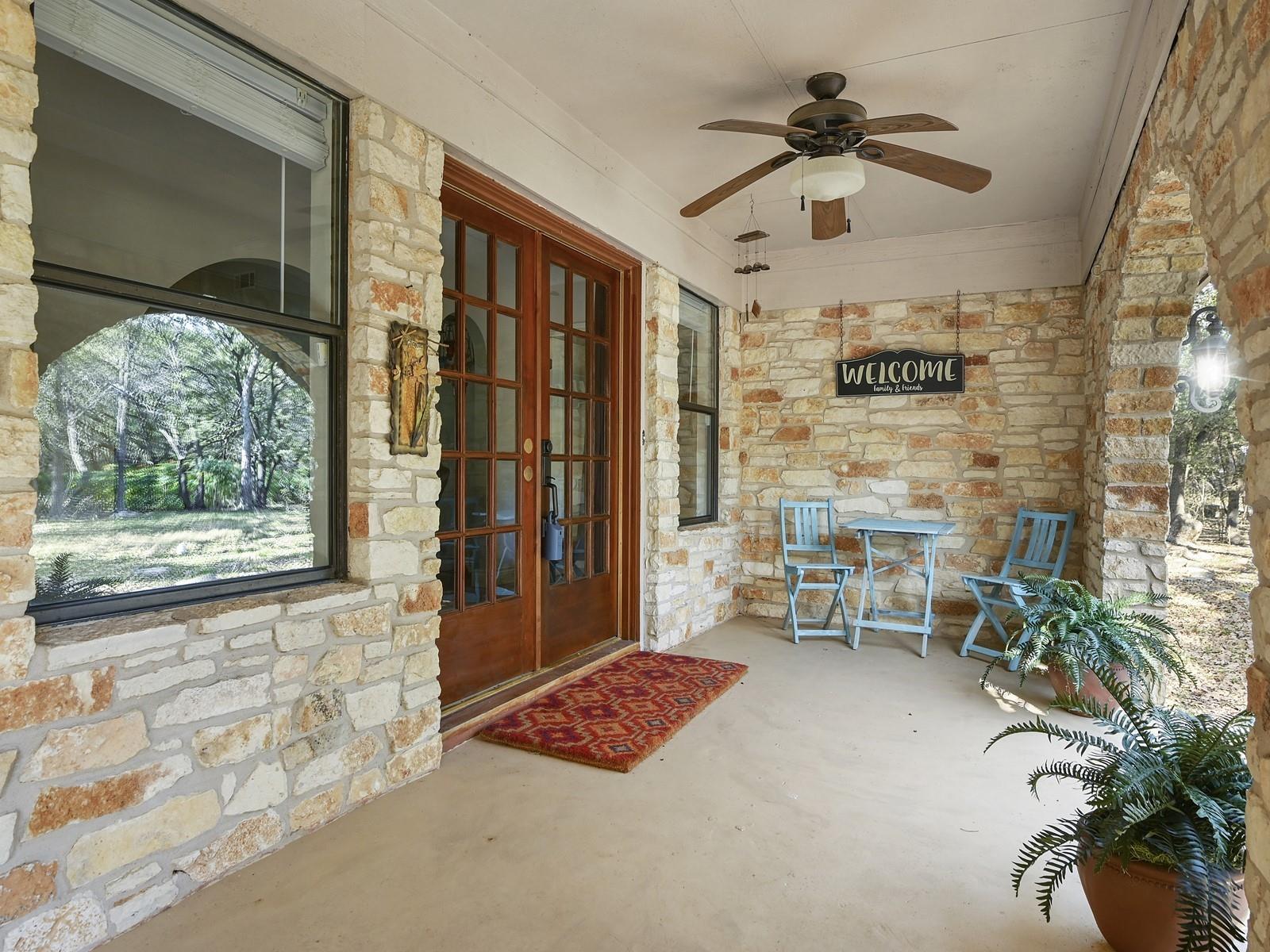 725 Shady Hollow Dr Property Photo 5