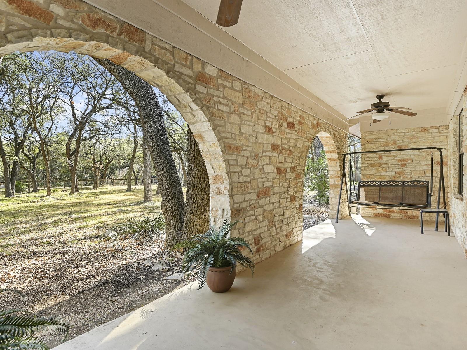 725 Shady Hollow Dr Property Photo 6