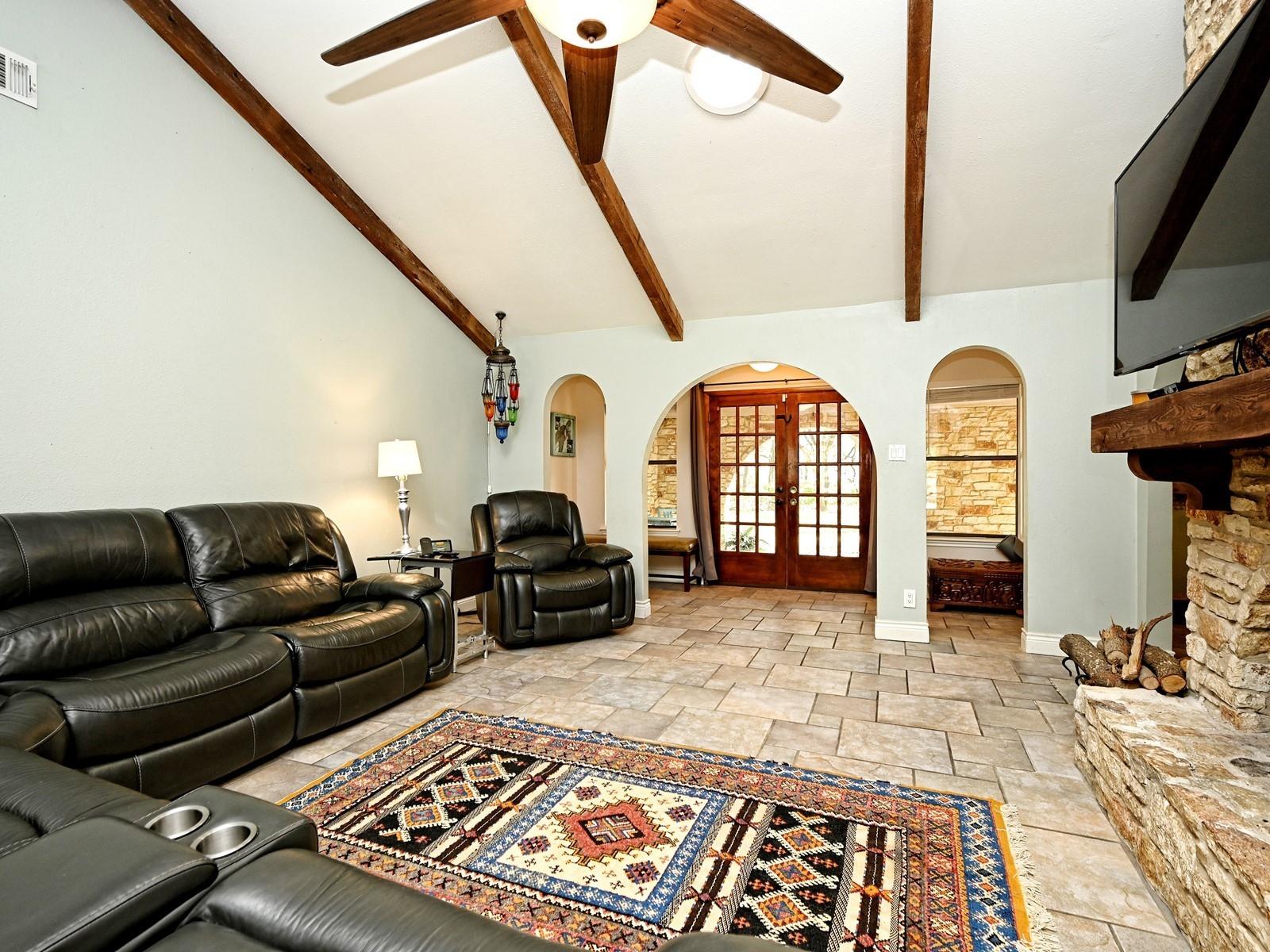 725 Shady Hollow Dr Property Photo 10