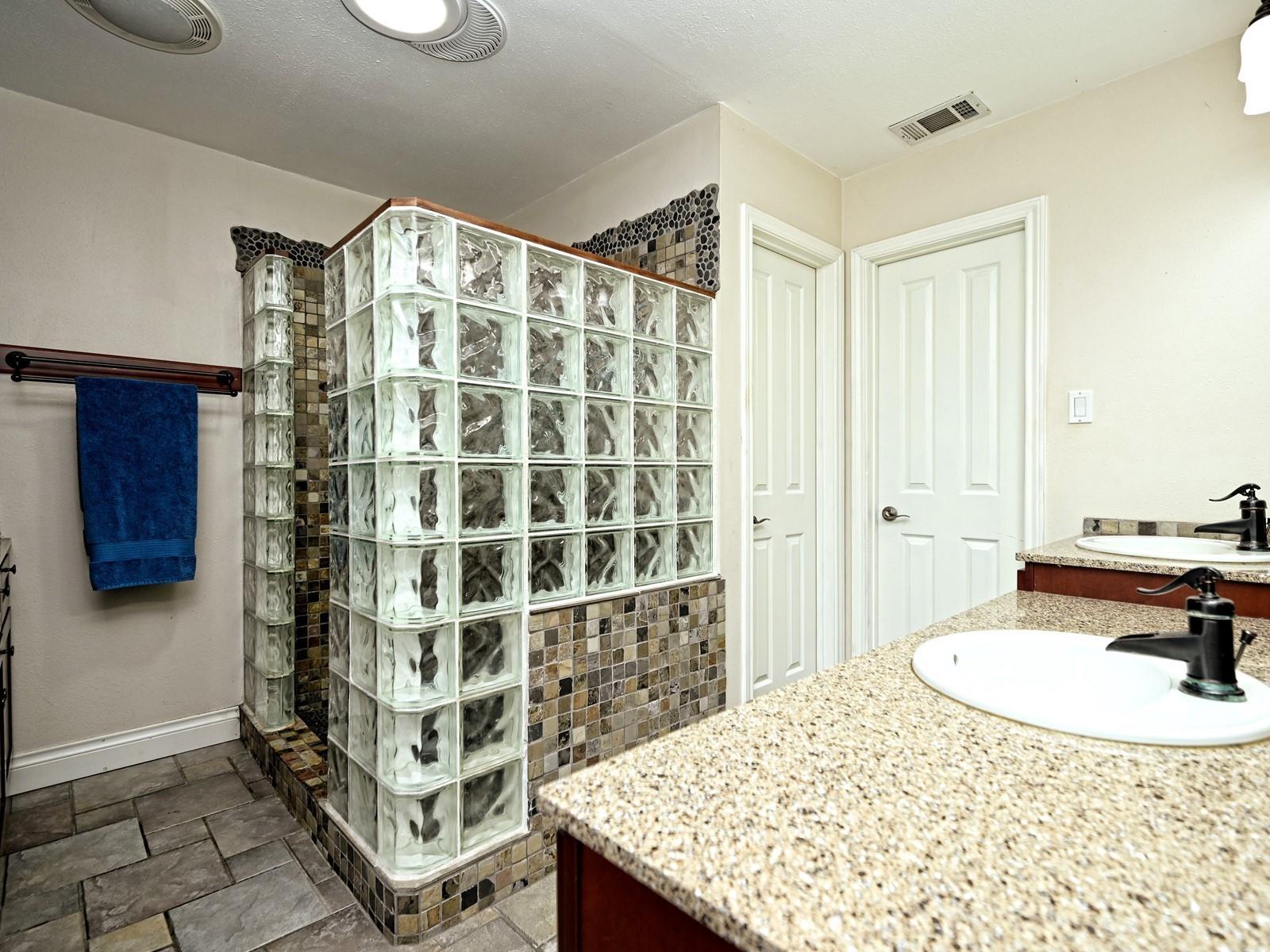 725 Shady Hollow Dr Property Photo 20