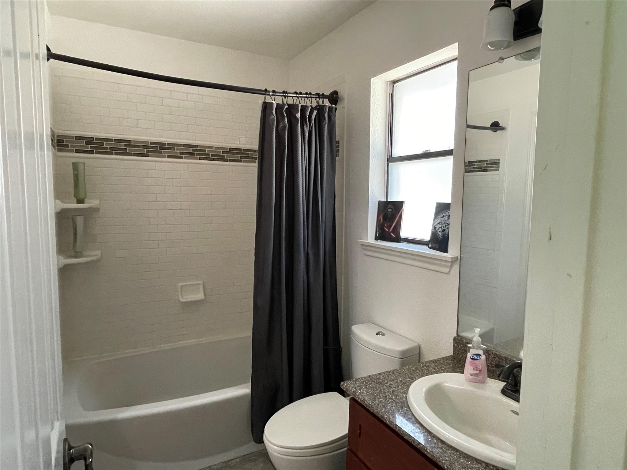 725 Shady Hollow Dr Property Photo 28