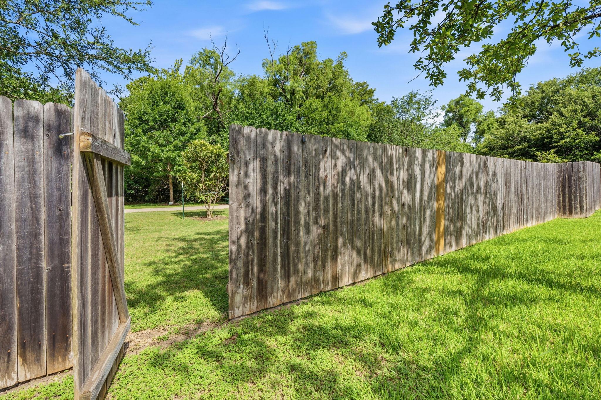 14818 Yellowleaf Trl Property Photo 3