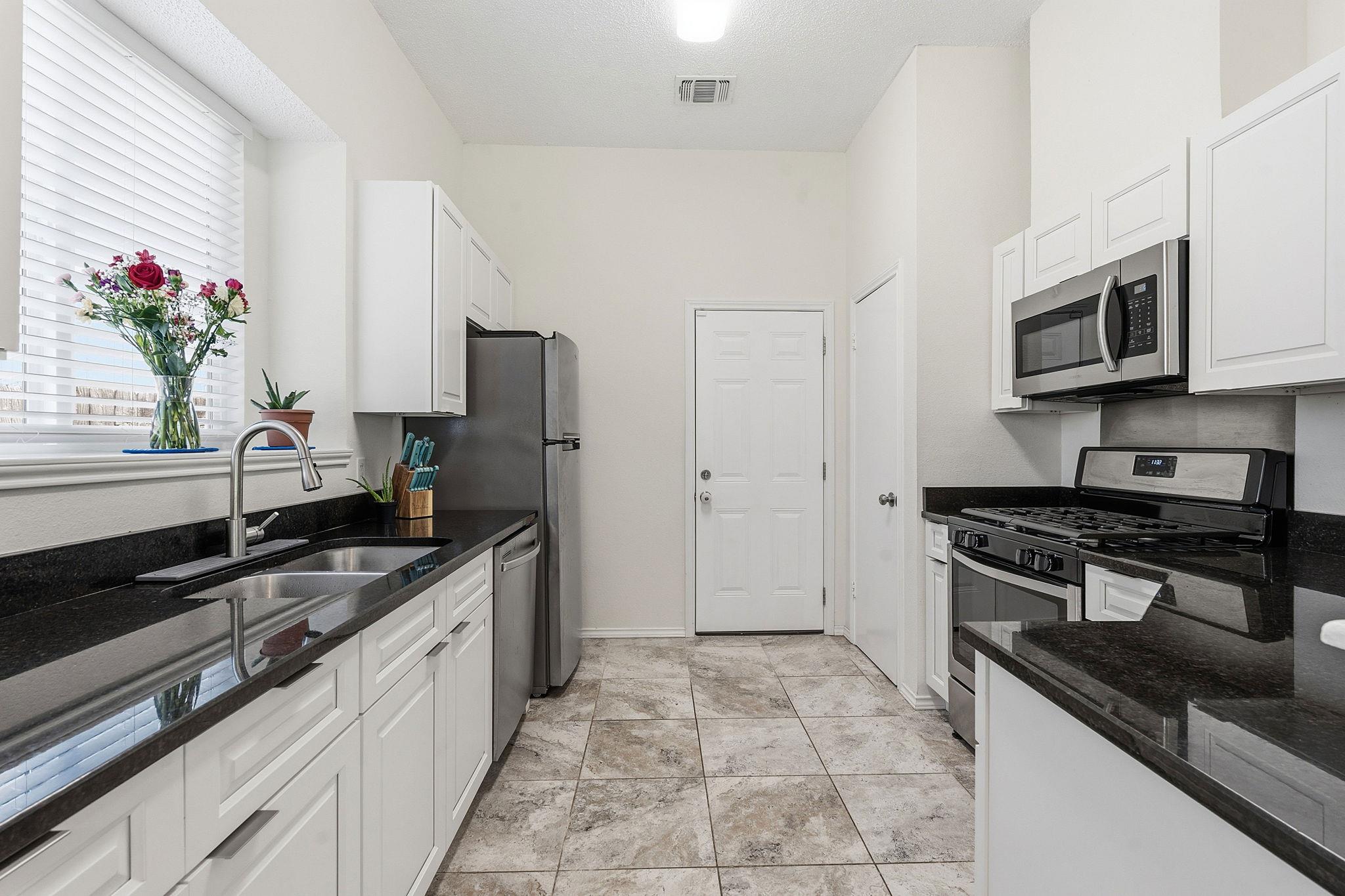 14818 Yellowleaf Trl Property Photo 9