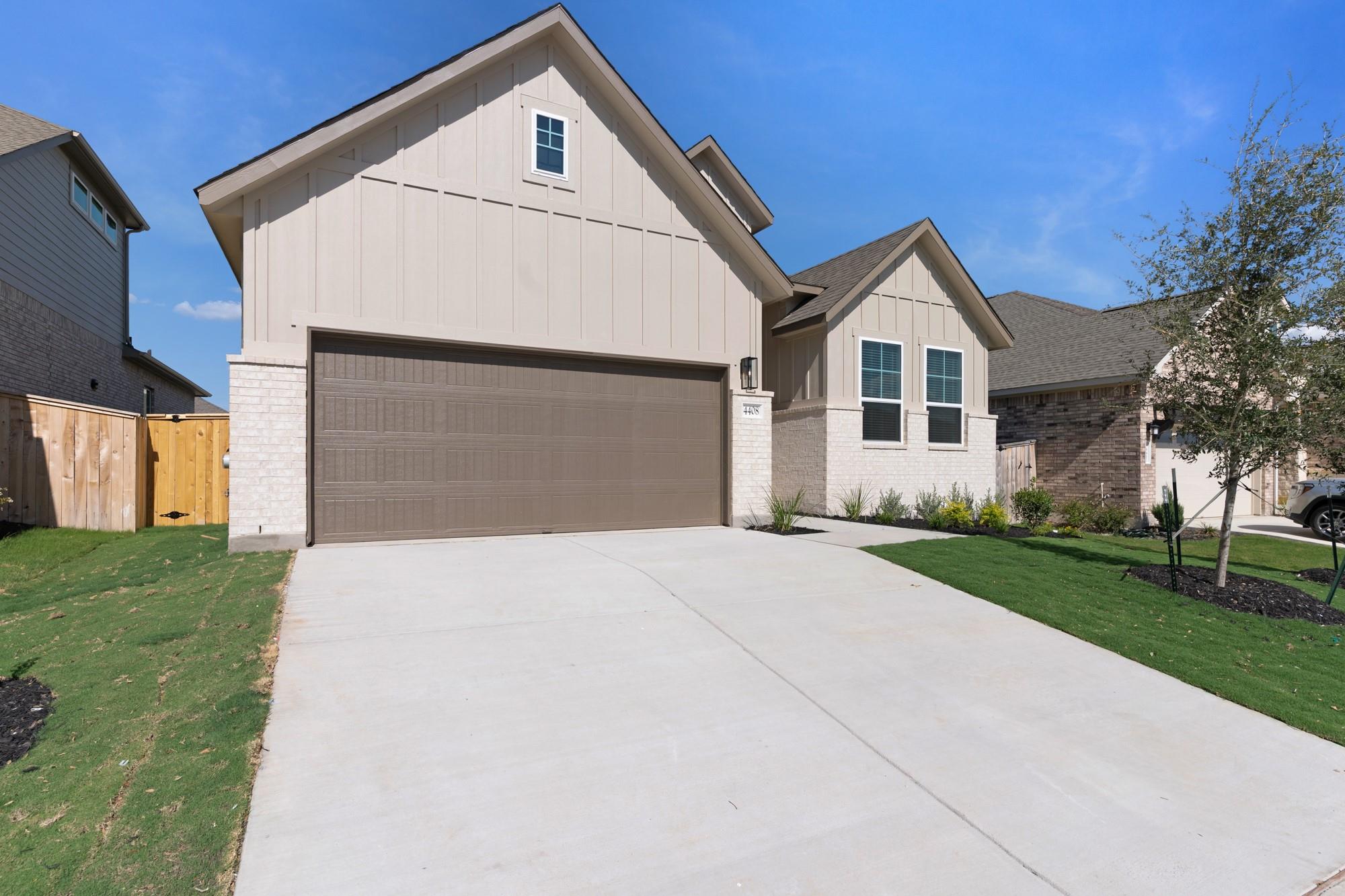 4408 College Square Dr Property Photo 2