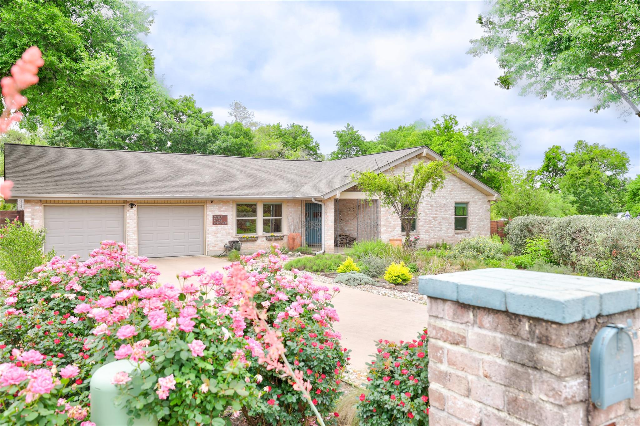 2107 Stone River Dr Property Photo