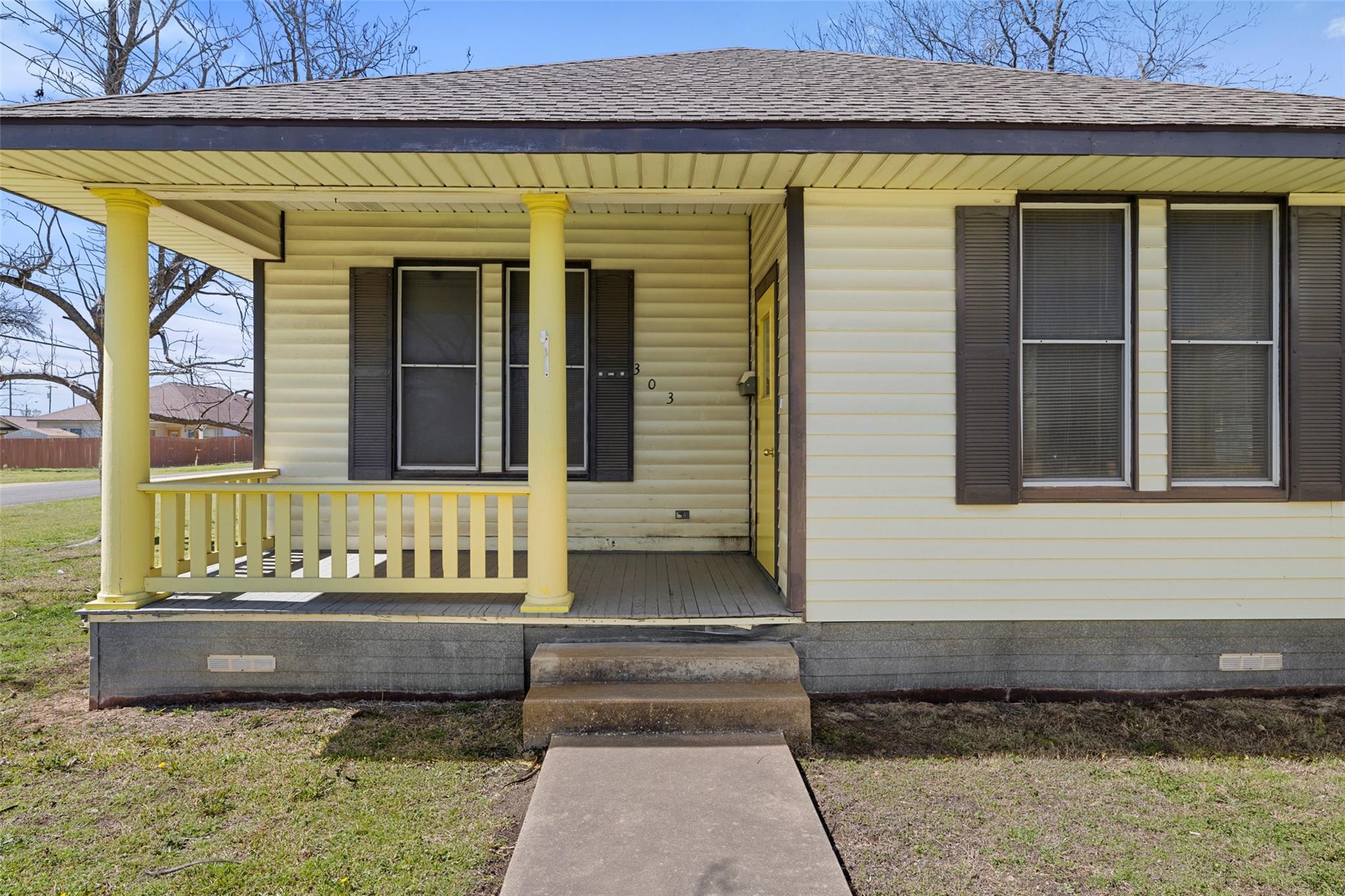 303 Vernon St Property Photo