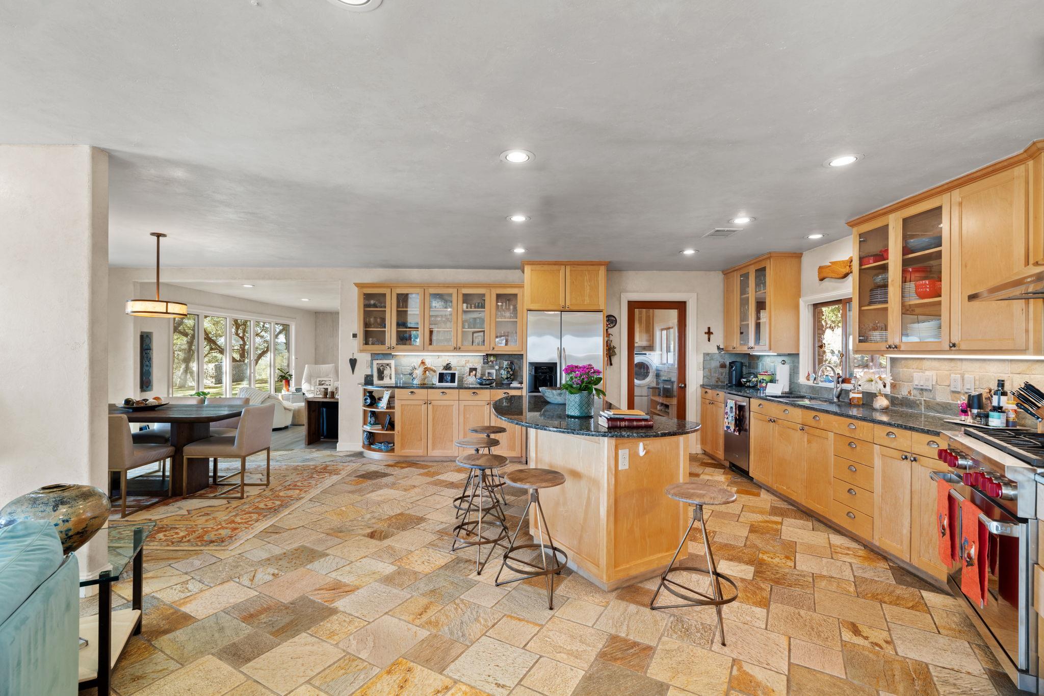 2910 Fall Creek Rd Property Photo 6