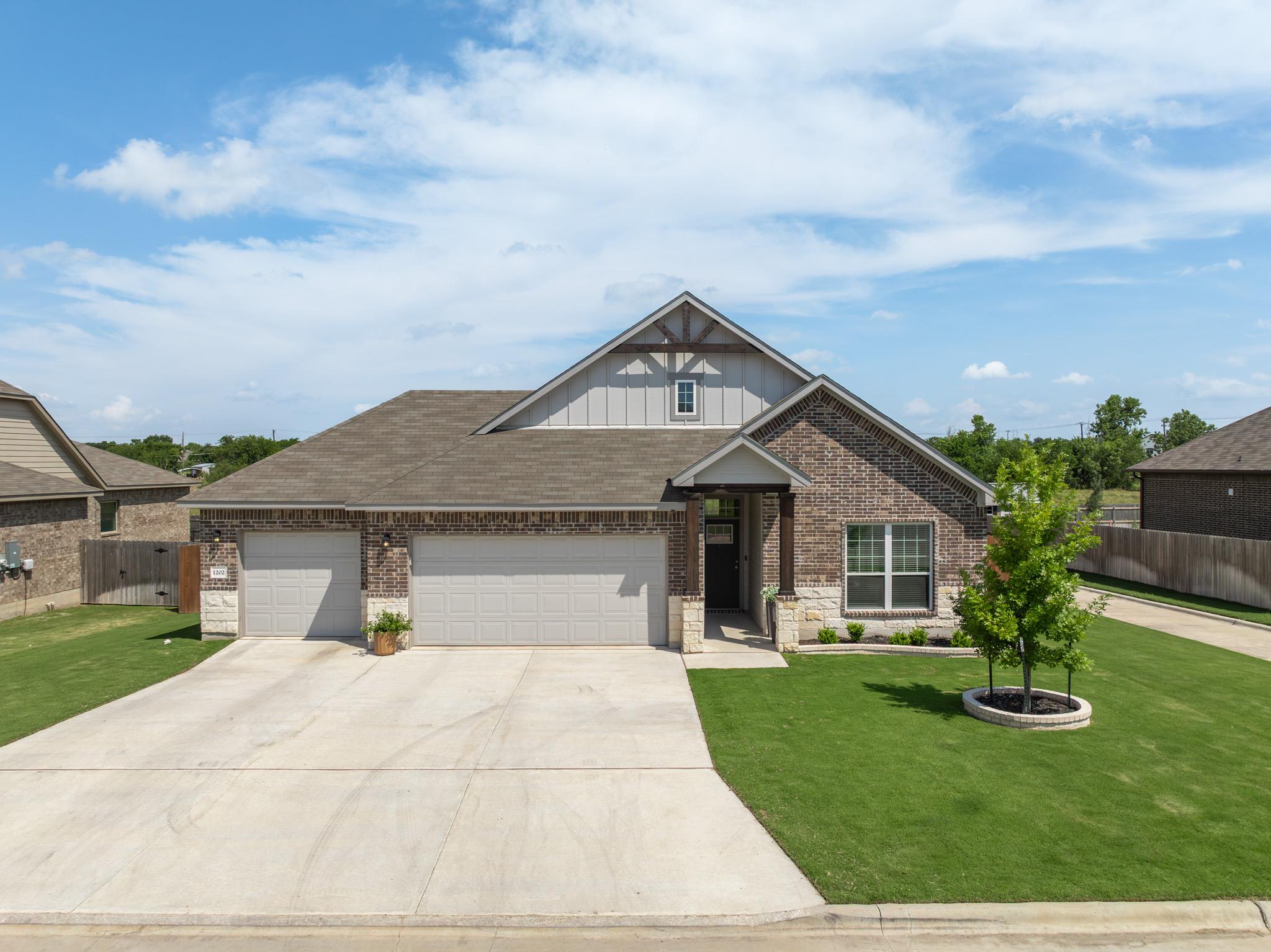 1202 Carnaby Dr Property Photo 1