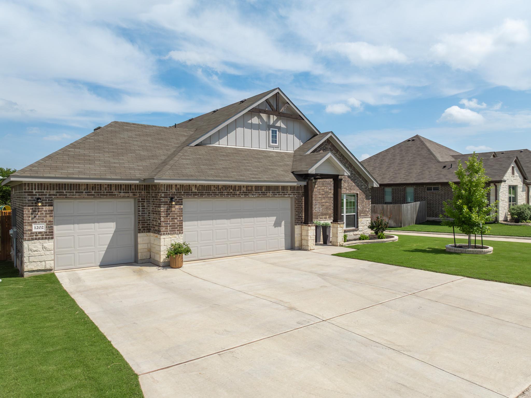 1202 Carnaby Dr Property Photo 4