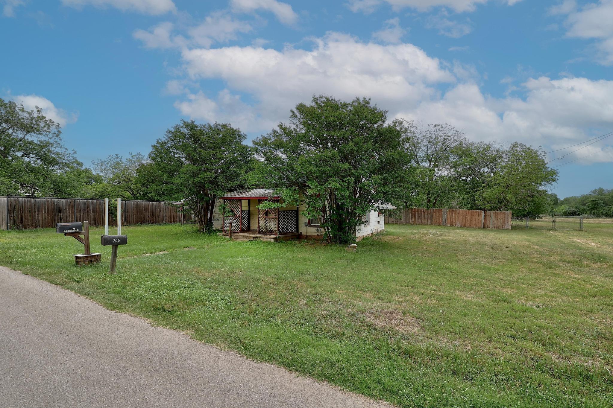 205 Fallwell St Property Photo 1