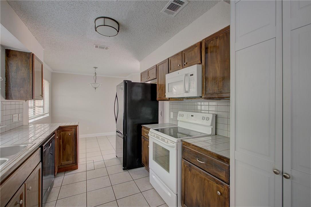 8402 Tallwood Dr #b Property Photo 6