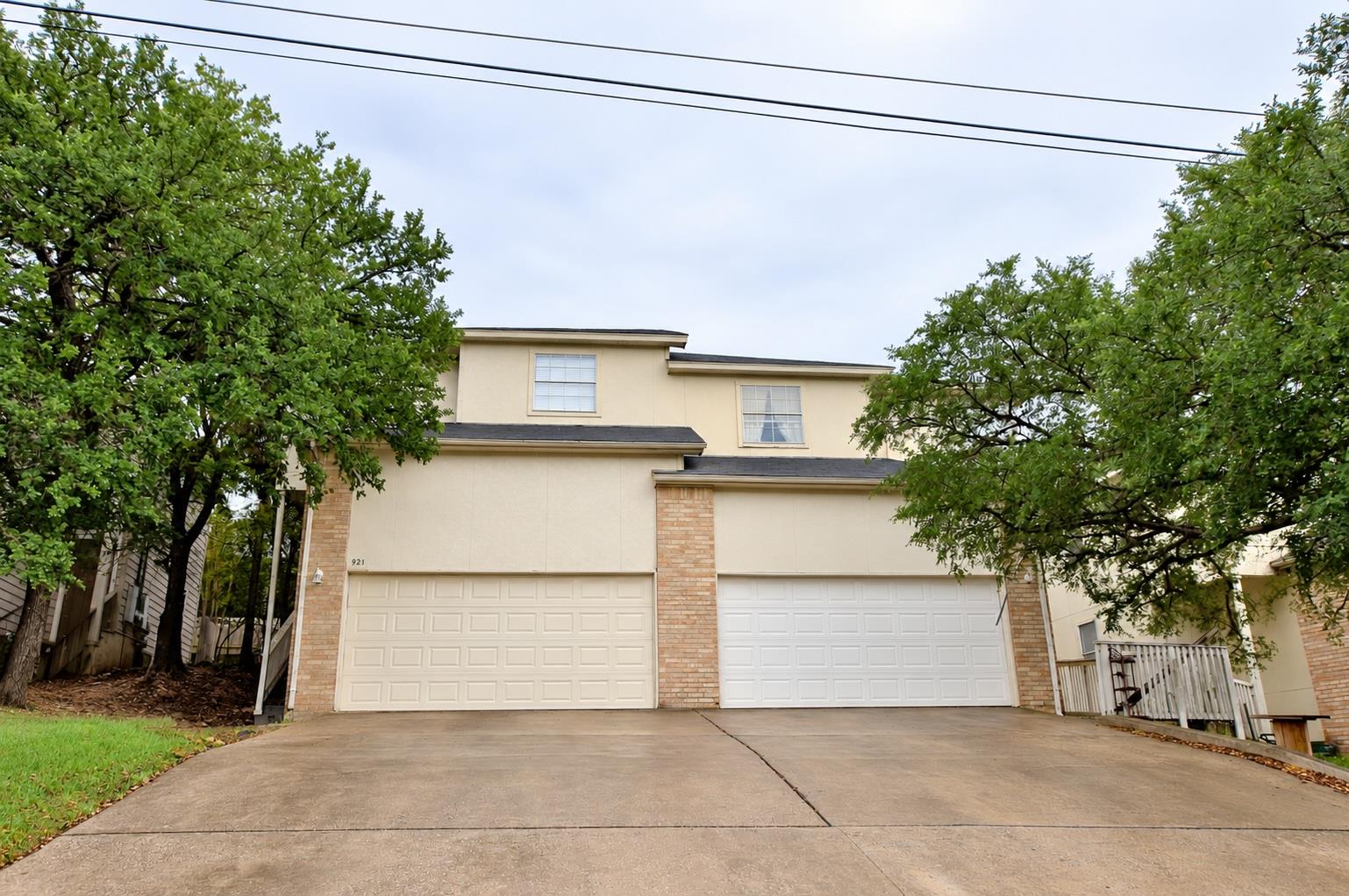 921-923 Sagewood Trl Property Photo 1