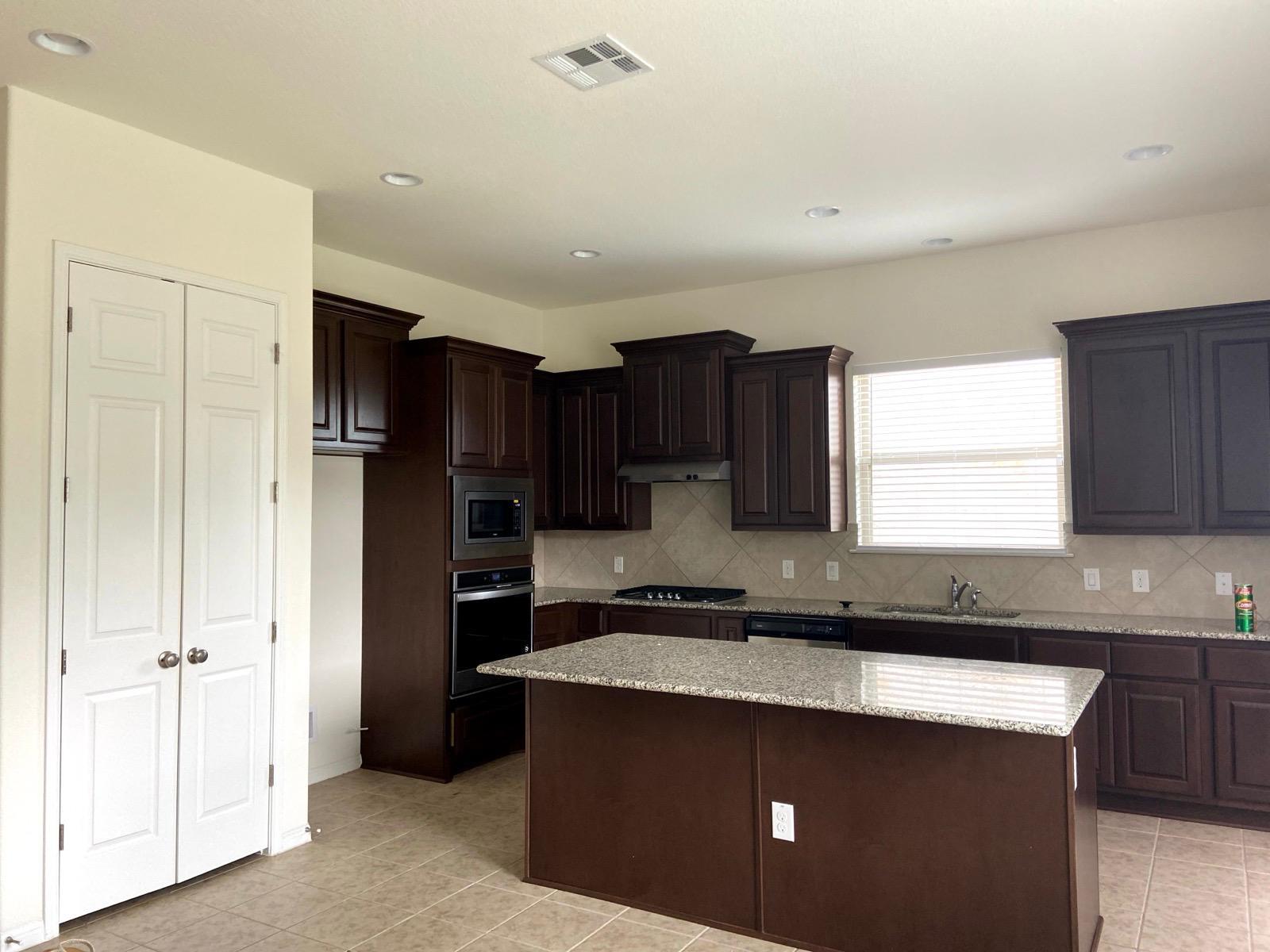 2918 Zelma Dr Property Photo 4