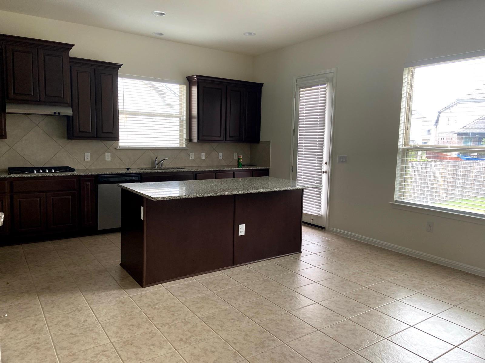 2918 Zelma Dr Property Photo 5
