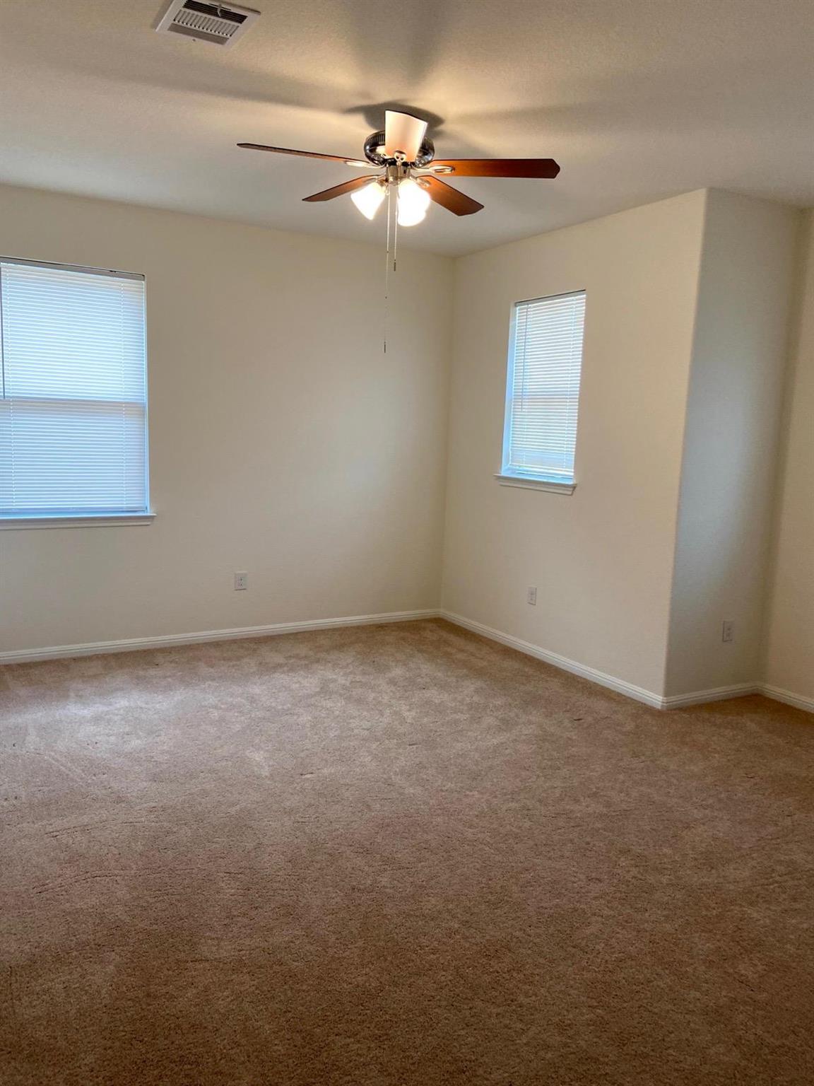 2918 Zelma Dr Property Photo 6