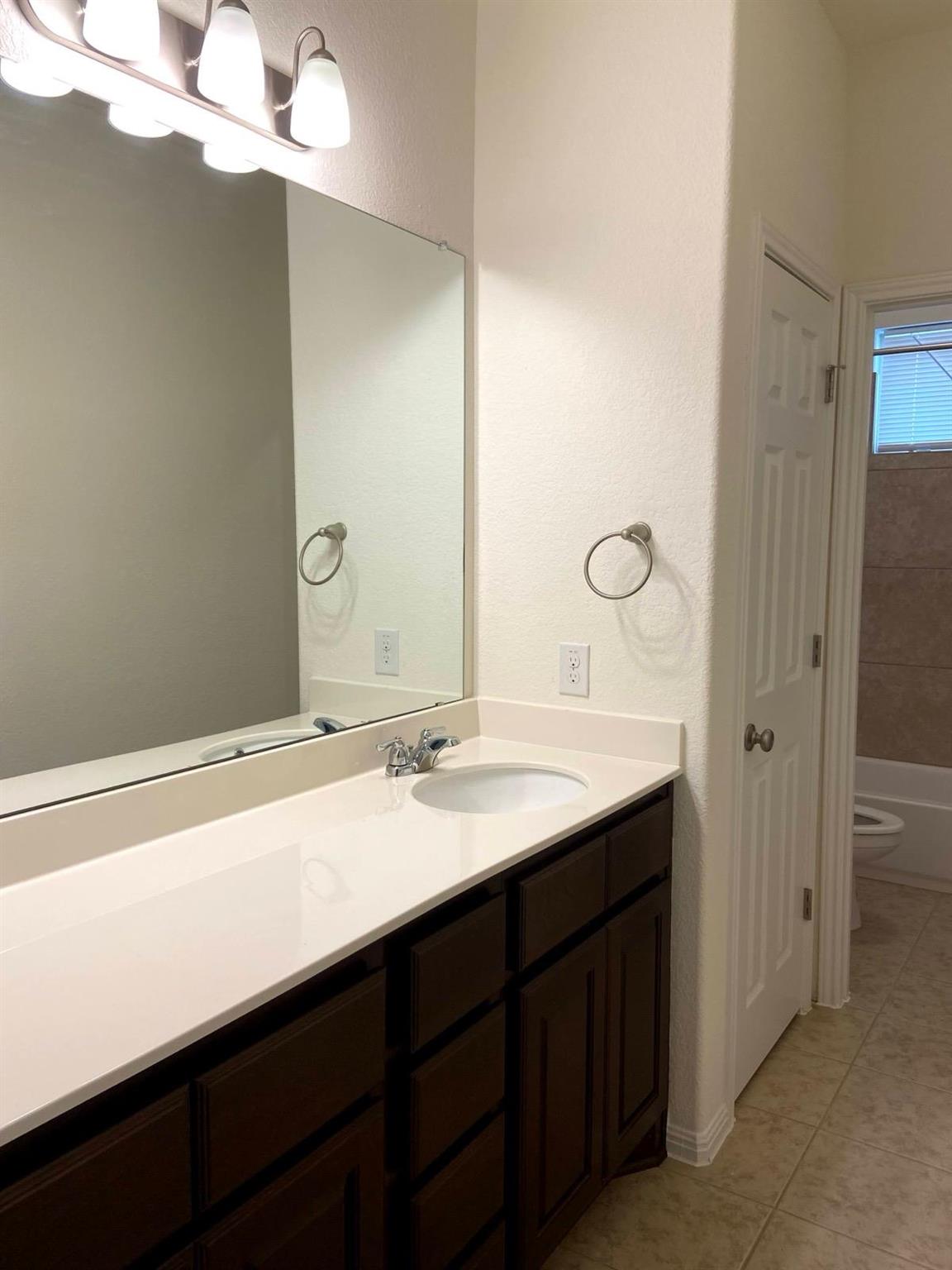2918 Zelma Dr Property Photo 25