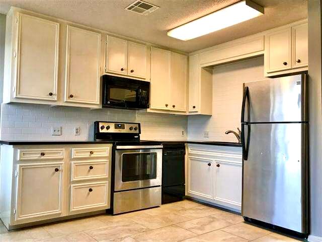 502 W 17th St #b Property Photo 2