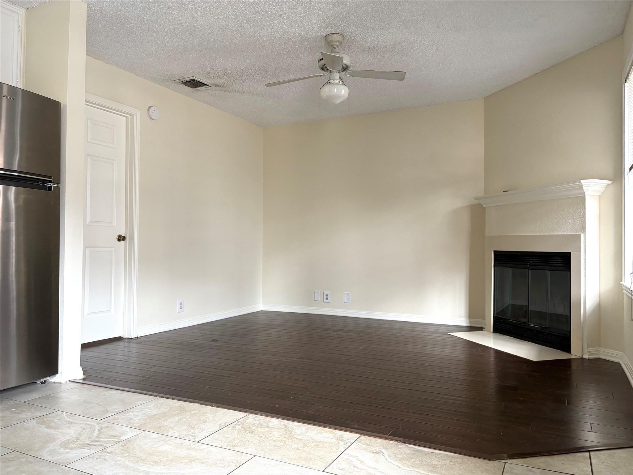 502 W 17th St #b Property Photo 3
