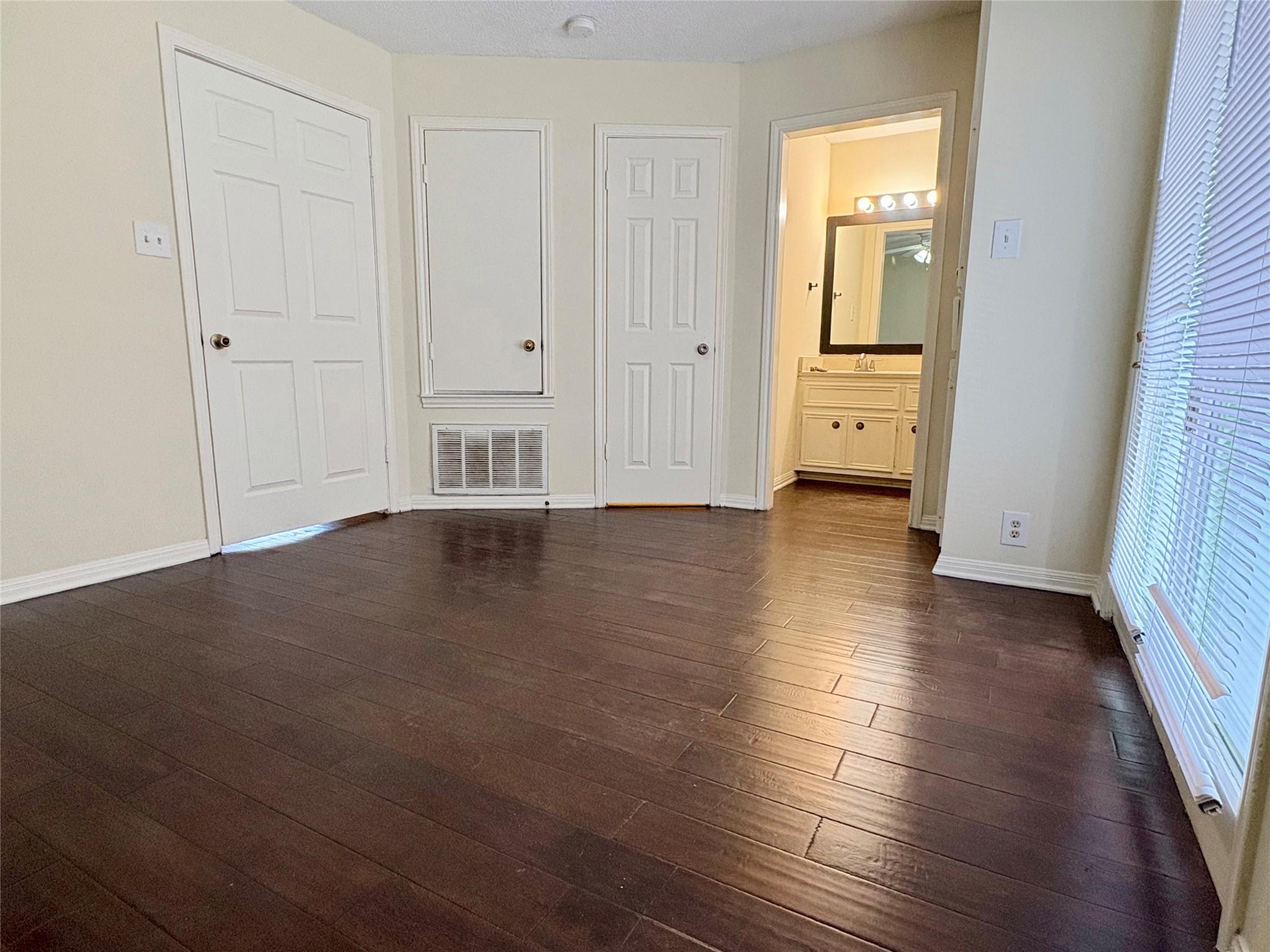 502 W 17th St #b Property Photo 6