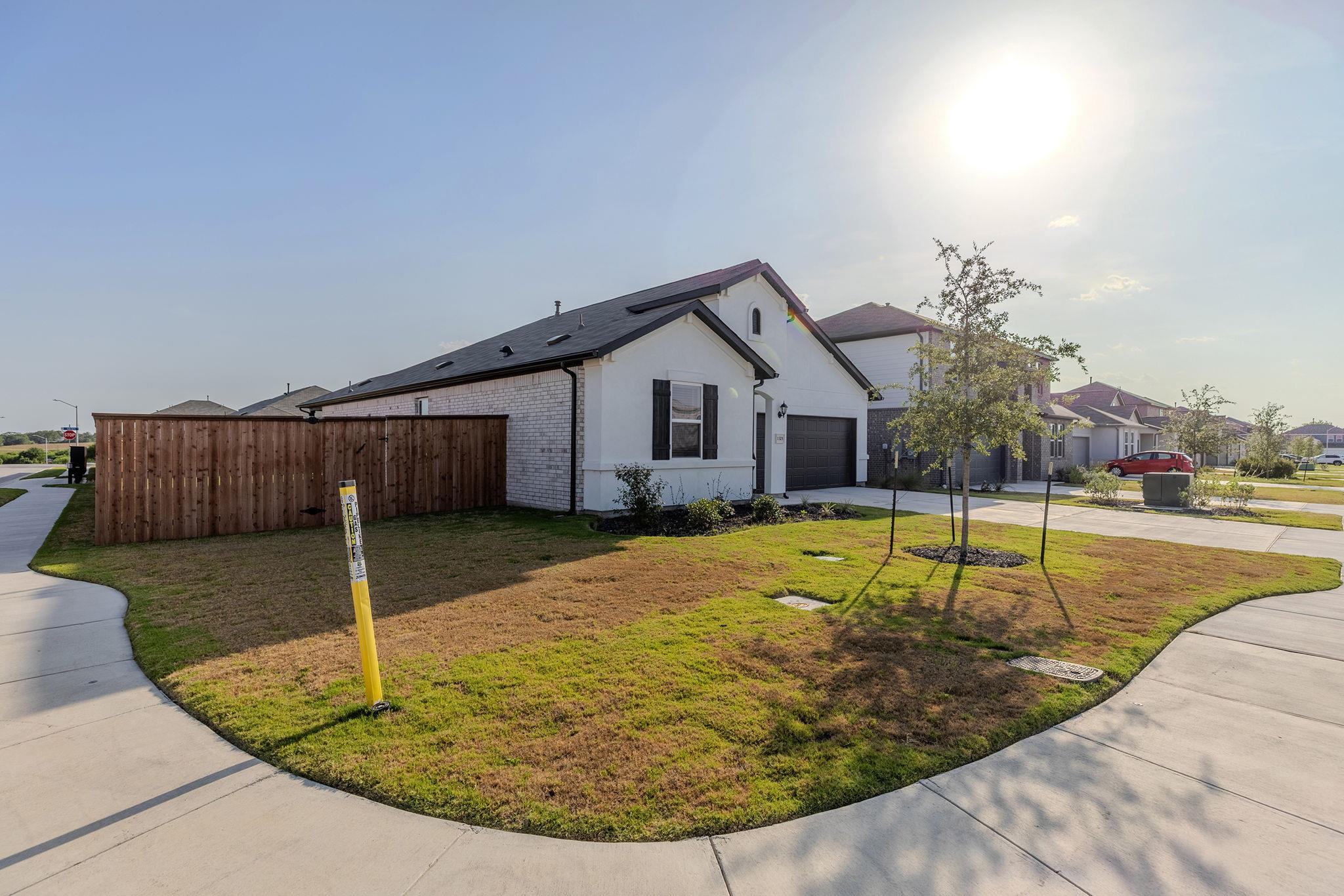 1325 Alana Falls Ave Property Photo 5
