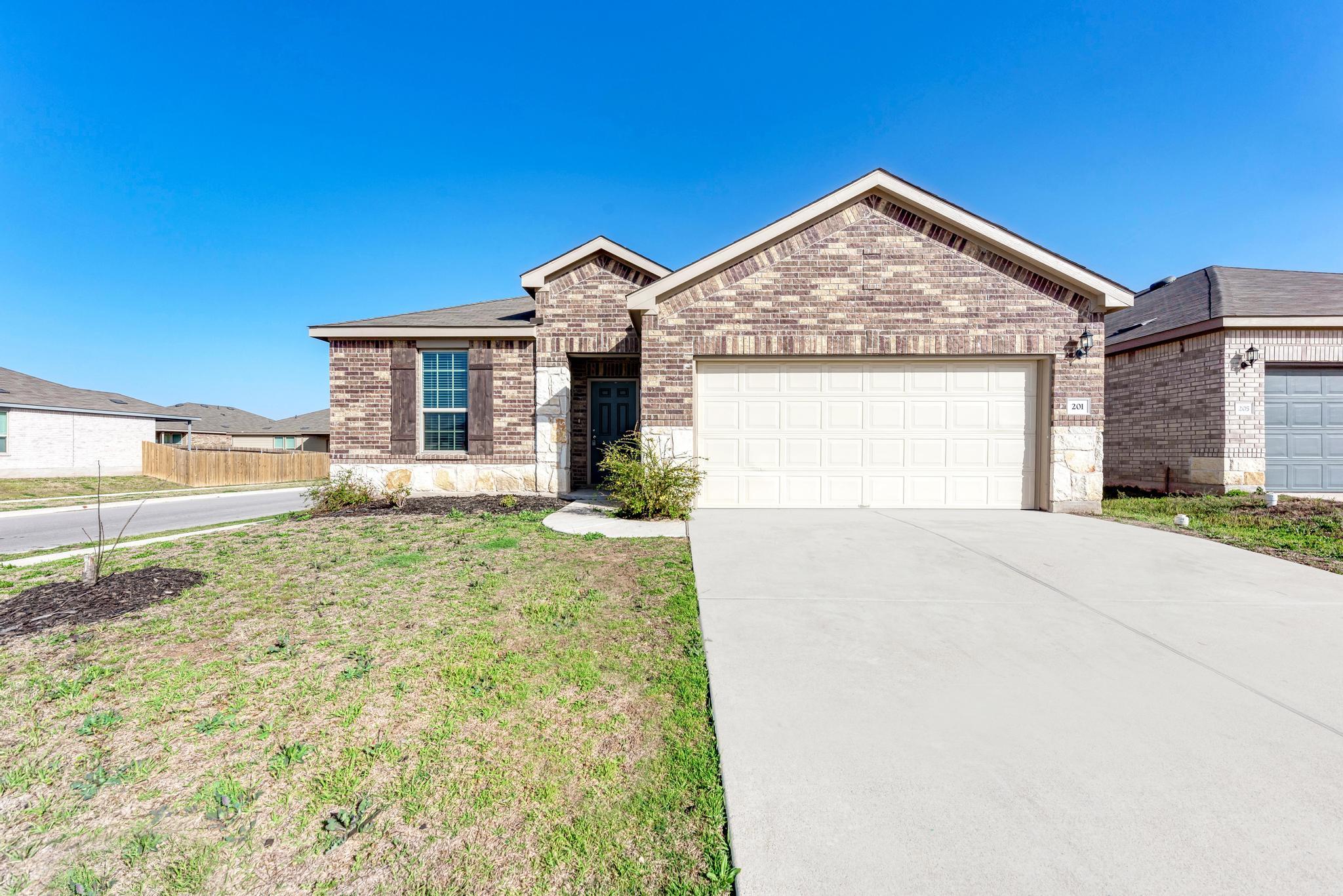 201 Pivot Dr Property Photo