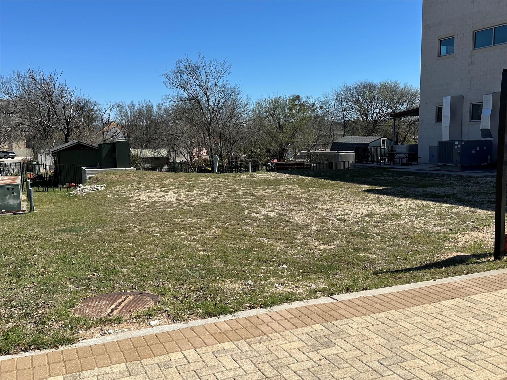 209 S Brown St Property Photo 1