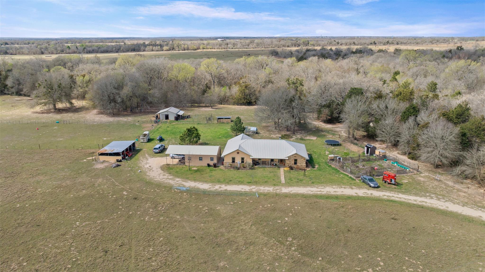 1102 Fairview Dr Property Photo 4