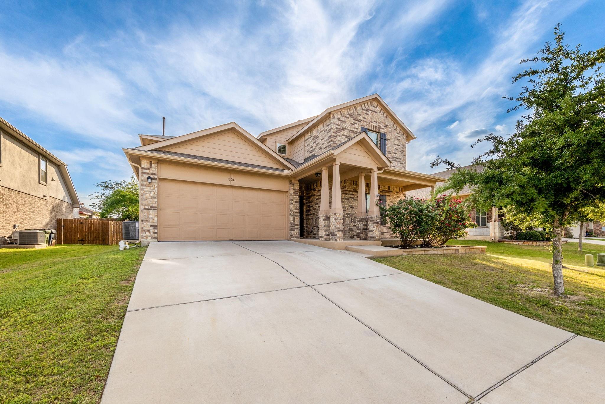 925 Woodduck Trl Property Photo 2