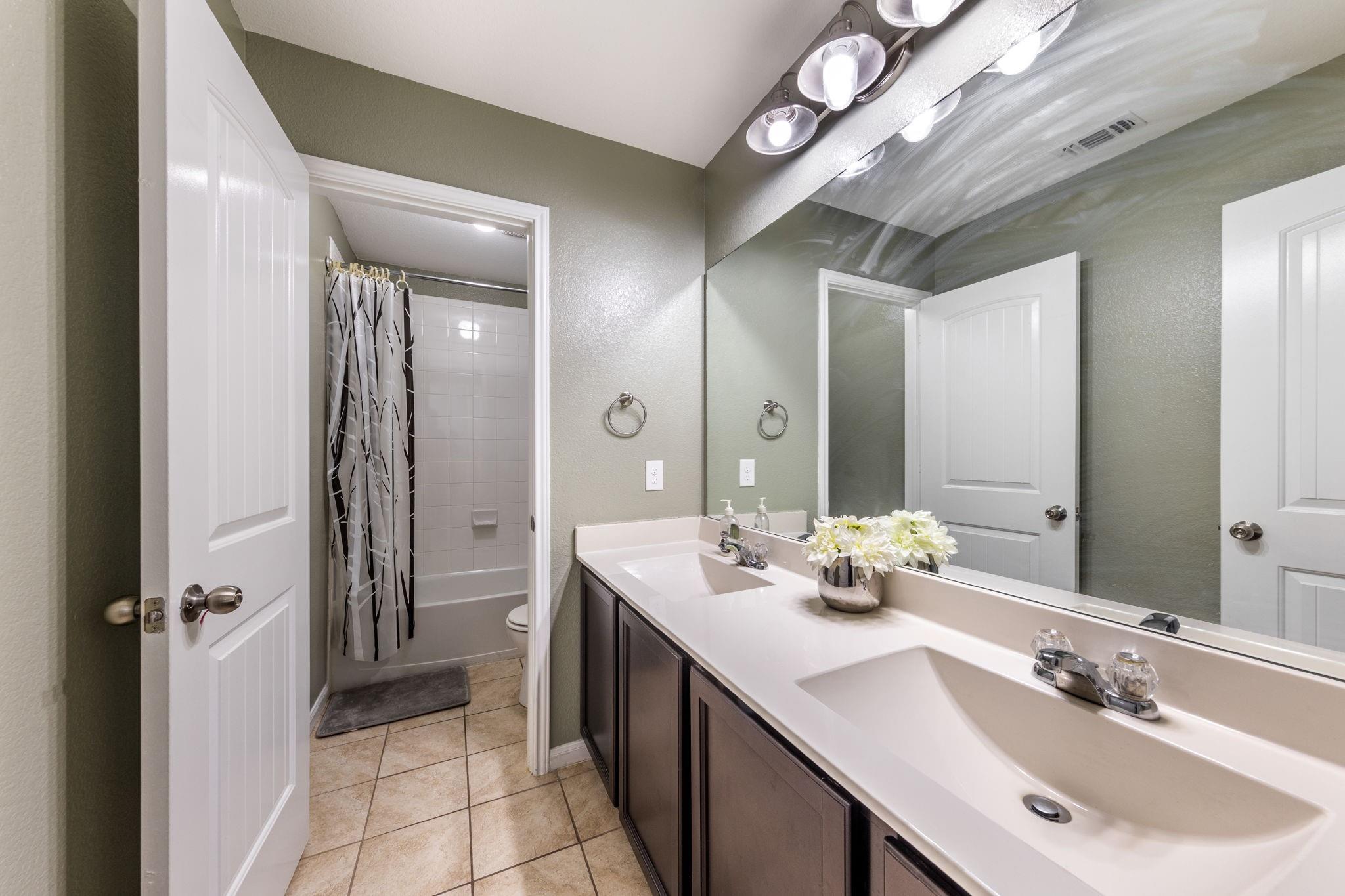 925 Woodduck Trl Property Photo 13