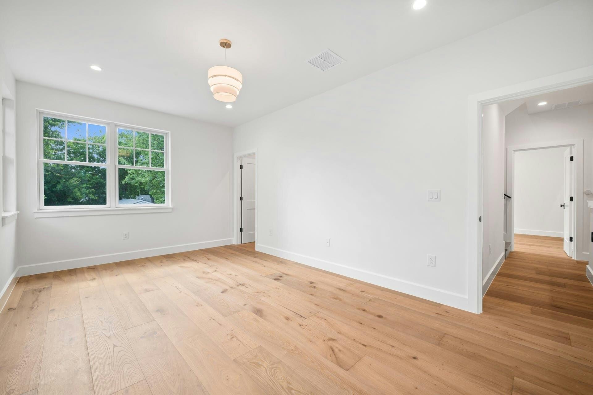 1919 W 38th St Property Photo 16