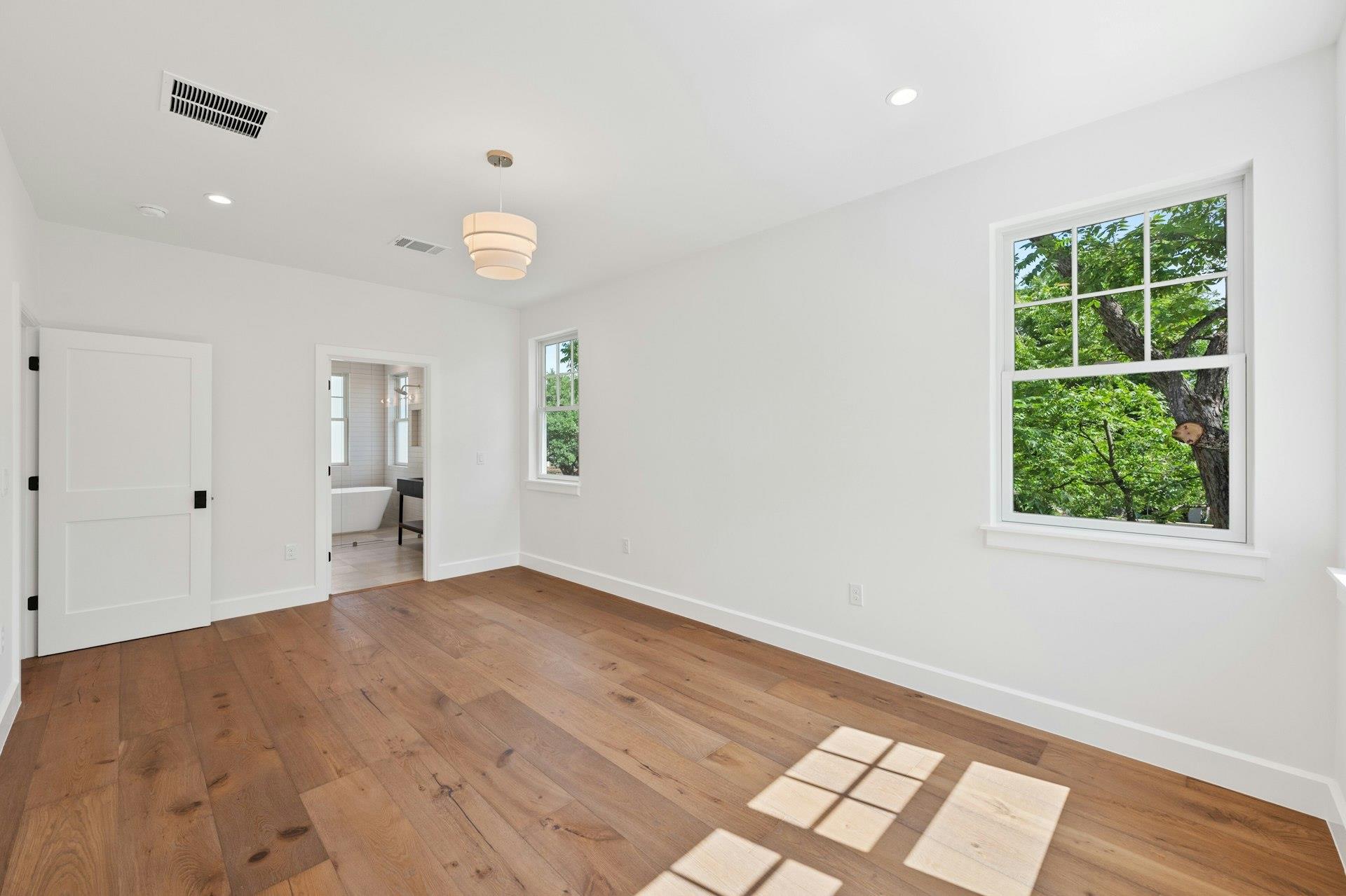 1919 W 38th St Property Photo 19