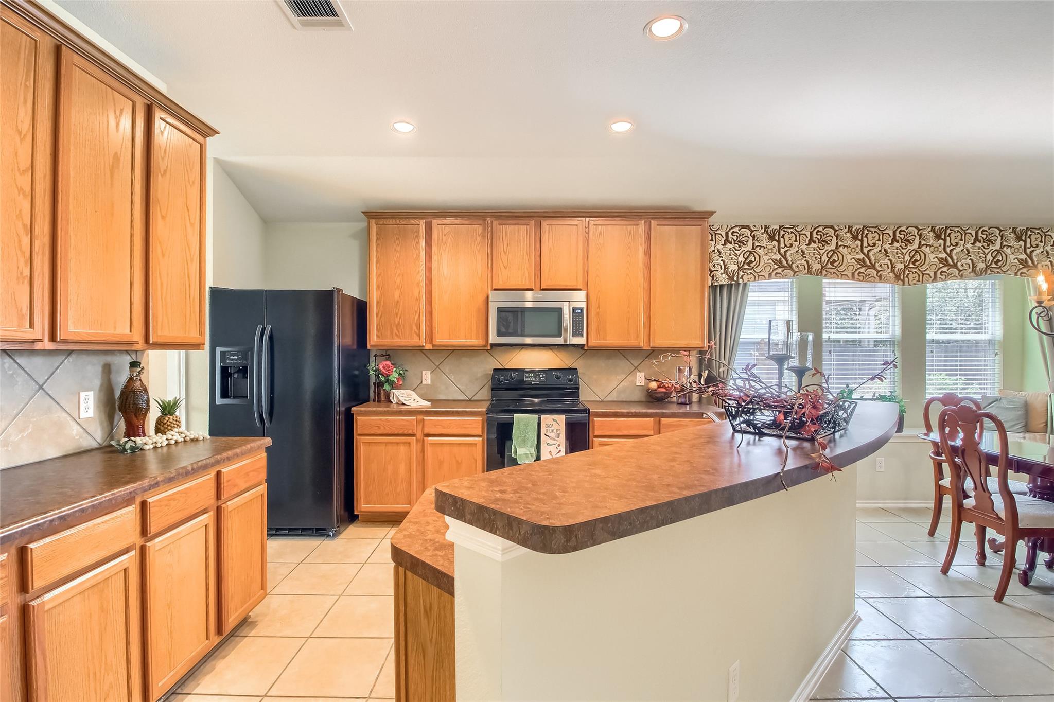 18720 Royal Pointe Dr Property Photo 6